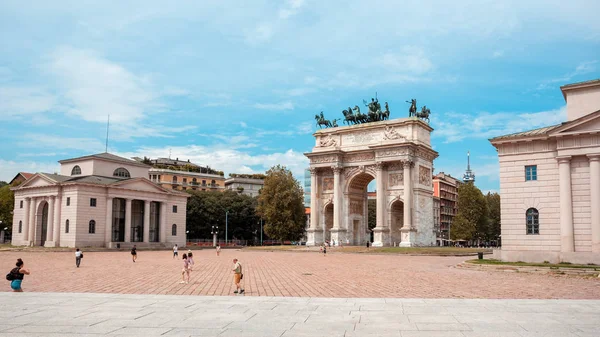 Milão, Itália - 14.08.2018: Arco da Paz, ou Arco della Pace, ci — Fotografia de Stock