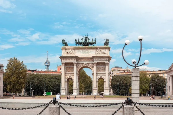 Milão, Itália - 14.08.2018: Arco da Paz, ou Arco della Pace, ci — Fotografia de Stock