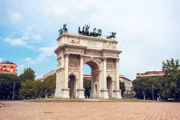Arch of Peace, or Arco della Pace, city gate in the centre of th — Stock Photo, Image