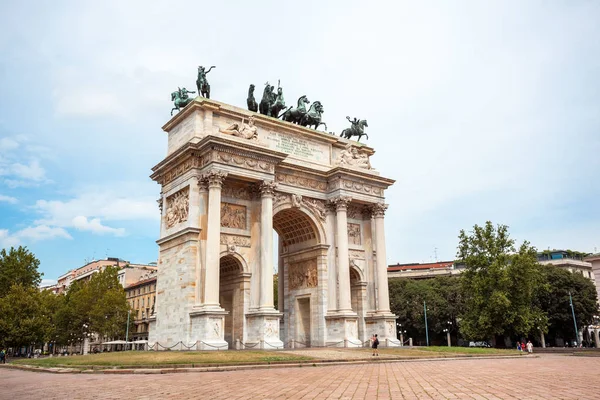 Arch of Peace, or Arco della Pace, city gate in the centre of th — Stock Photo, Image