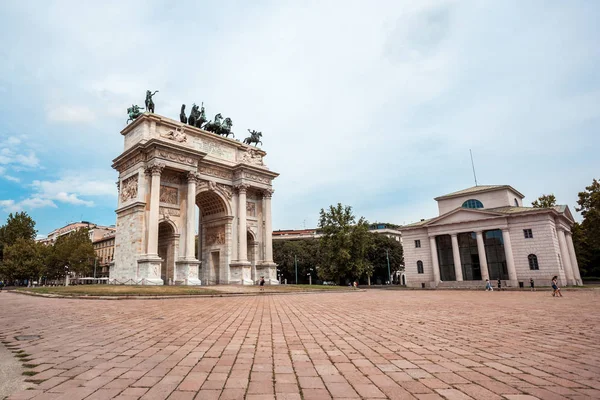 Arch of Peace, or Arco della Pace, city gate in the centre of th — Stock Photo, Image