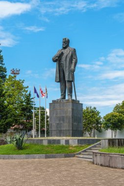 Poti, Gürcistan - 11.08.2018: Poti'de Niko Nikoladze Heykeli