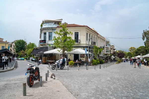 Афины, Греция - 25.04.2019: туристы в старом квартале Ате — стоковое фото