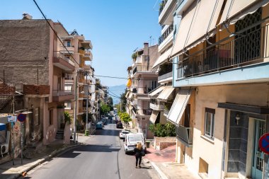 Pire, Yunanistan - 26.04.2019: Güneşli bir günde Pire sokakları,