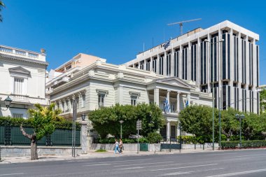 Atina, Yunanistan - 27.04.2019: Güneşli bir günde Atina sokakları, b