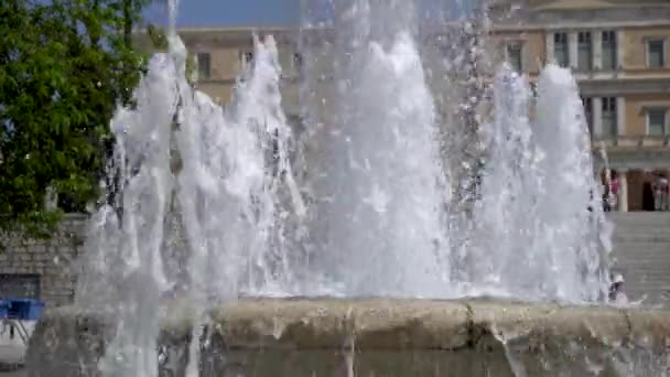 Athens Greece 2019 Syntagma Square Fountain Tourists View Greek Parliament — Stock Video