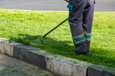 Bahçıvan kesme çim çim biçme makinesi tarafından