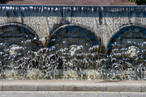 Fountain in front of statue Rustaveli, Tbilisi, Georgia. — Stock Photo, Image