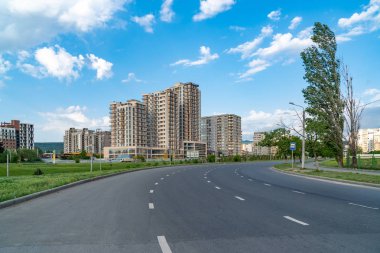 Tiflis, Gürcistan - 09.05.2019: t karşı yeni çok aileli evler
