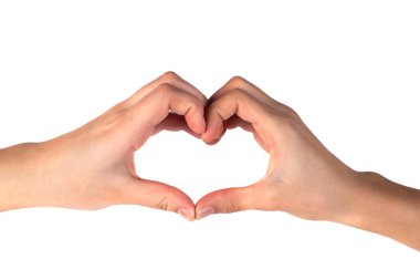 Beyaz arka plan üzerinde kalp şeklinde eller