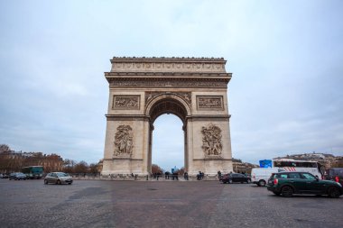 Paris, Fransa - 15.01.2019: Arc De Triump, ortada yer alıyor