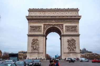 Paris, Fransa - 15.01.2019: Arc De Triump, ortada yer alıyor