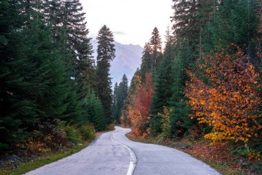 Svaneti dağlarında Yol, güzel manzara, Gürcistan