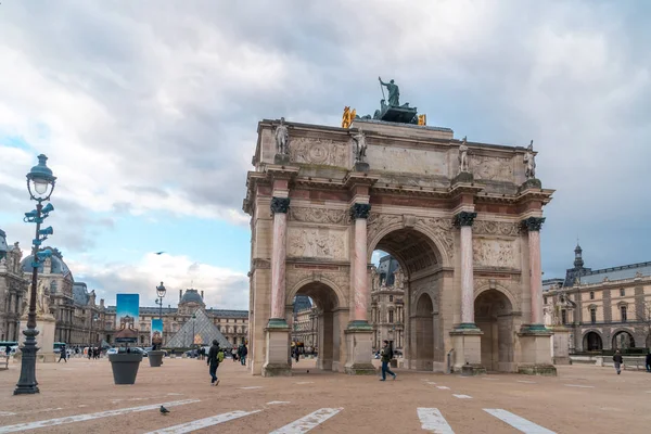 Paris, Fransa - 17.01.2019: Arc de Triomphe du Carrousel: triump — Stok fotoğraf