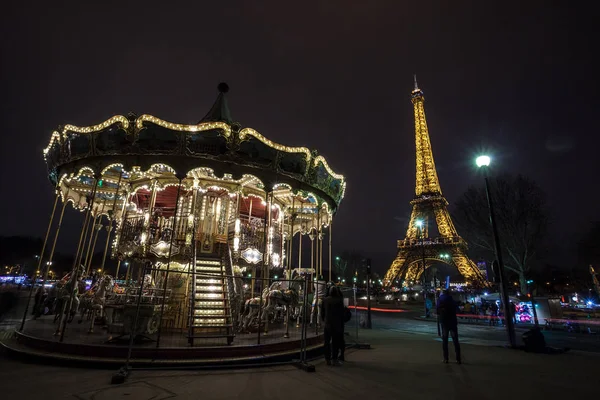 Illuminated vintage carousel and Eiffel Tower at night, Paris — Stock Photo, Image