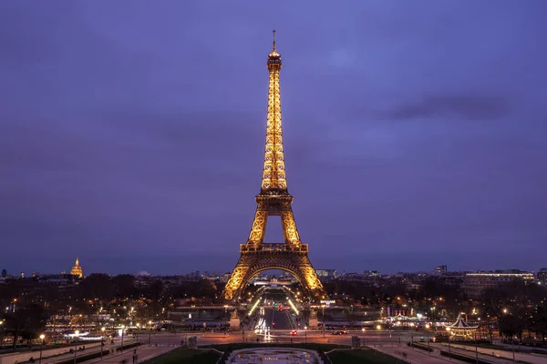 Eiffel toren verlichting show. Eiffel toren is de hoogste monu — Stockfoto