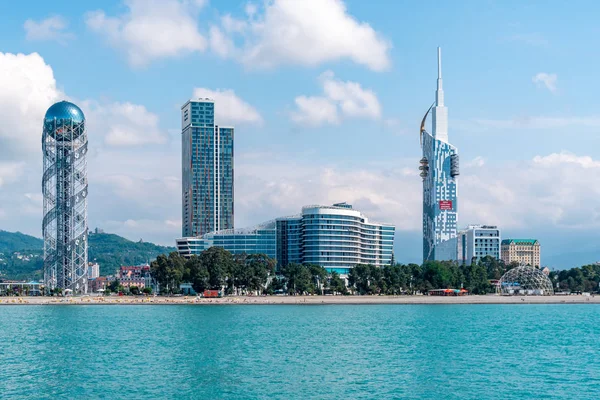 Batumi, Gruzja-08.05.2019: widok z morza na Resort Town citys — Zdjęcie stockowe