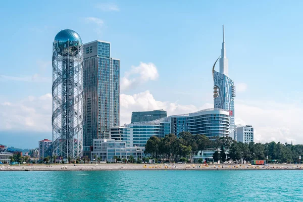 Batumi, Georgia - 08.05.2019: Vista desde el mar a la ciudad del Resort — Foto de Stock