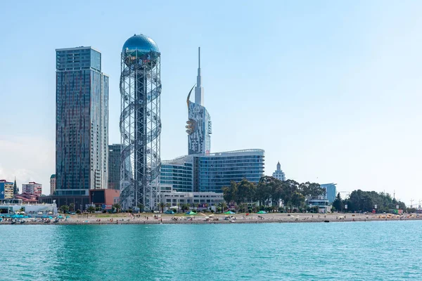Batumi, Geórgia - 08.05.2019: Vista de Sea To Resort Town Citys — Fotografia de Stock