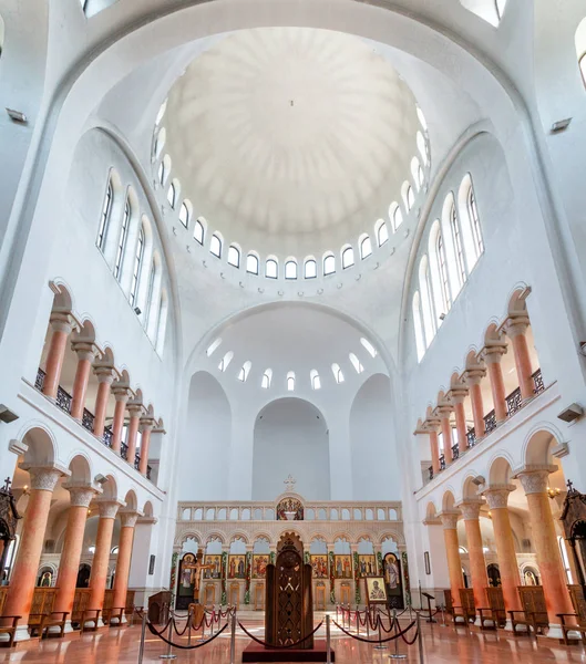 Interer der Kathedrale von Poti Soboro. es ist eine georgische orthodoxe chur — Stockfoto