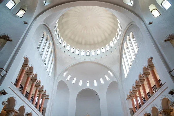 Interer der Kathedrale von Poti Soboro. es ist eine georgische orthodoxe chur — Stockfoto