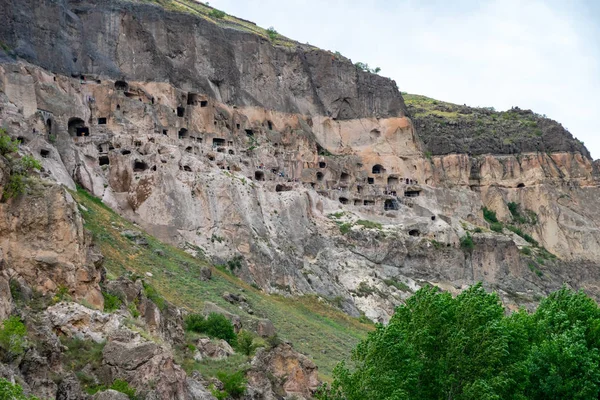 Vardzia mağaralarının görünümü. Vardzia güneydeki bir mağara Manastırı sitesidir — Stok fotoğraf