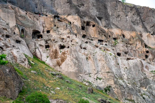 Blick auf die Vardzia-Höhlen. vardzia ist ein Höhlenkloster im Süden — Stockfoto