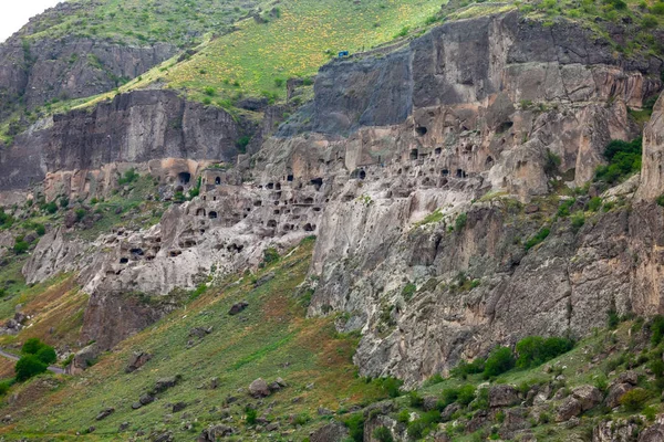 Vardzia mağaralarının görünümü. Vardzia güneydeki bir mağara Manastırı sitesidir — Stok fotoğraf