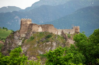 Khertvisi kale konfluence içinde Gorge yüksek kayalık tepede 