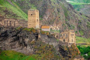 Khertvisi kale konfluence içinde Gorge yüksek kayalık tepede 