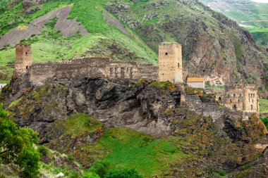 Khertvisi kale konfluence içinde Gorge yüksek kayalık tepede 