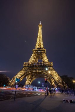 Eyfel Kulesi, Champ de Mars bir demir kule gece görünümü