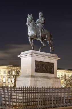 Pont Neuf tarafından Henry IV binicilik heykeli, Gece Paris, 