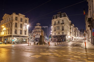 Brüksel, Belçika - 21.01.2019: B şehir merkezinin gece sahnesi