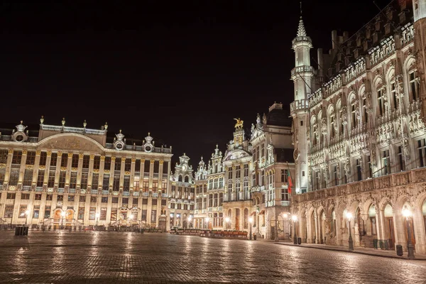 Budynki Wielkiego Placu z Brukseli w nocy, Belgia — Zdjęcie stockowe