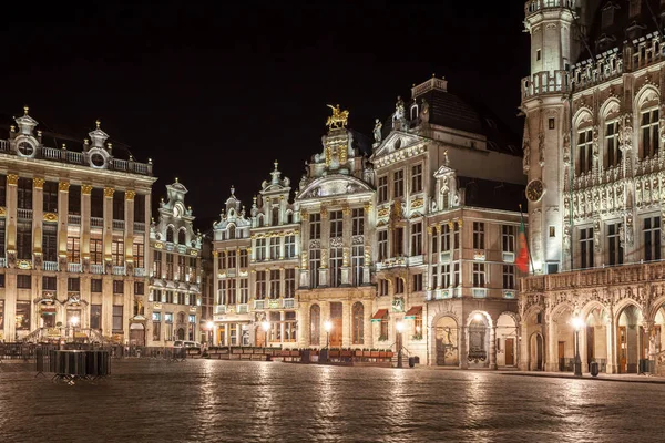 Grand Place budovy z Bruselu v noci, Belgie — Stock fotografie