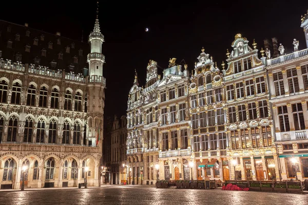 Grand Place budovy z Bruselu v noci, Belgie — Stock fotografie