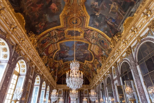 Versailes, Франція-19.01.2019: зал дзеркал у палаці — стокове фото