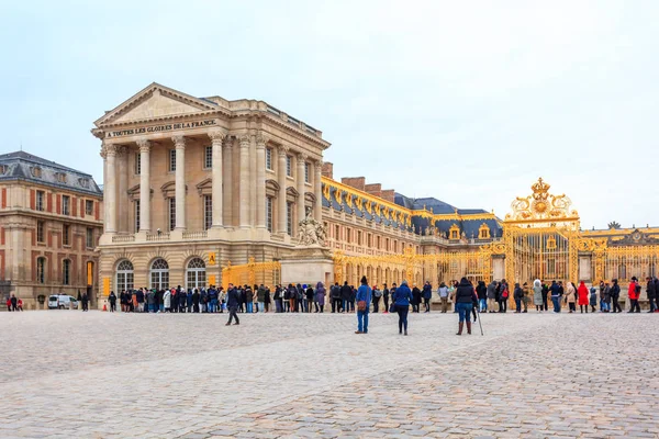 Versailles, Franciaország-19.01.2019: Versailles palota bejárata, symb — Stock Fotó