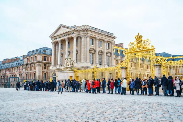 Versailles, Franciaország-19.01.2019: Versailles palota bejárata, symb — Stock Fotó