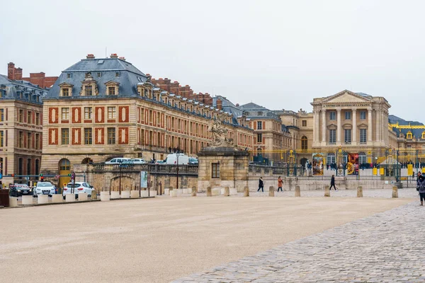 Versailles, Franciaország-19.01.2019: Versailles palota bejárata, symb — Stock Fotó