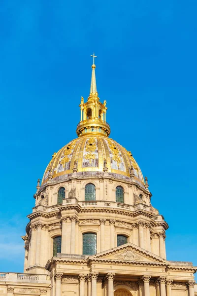 Les Invalides é um complexo de museus e monumentos em Paris, mi — Fotografia de Stock