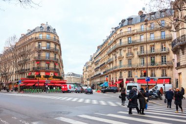 Paris, Fransa - 17.01.2019: Paris Sokakları, Fransa. Bina 