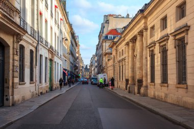 Paris, Fransa - 17.01.2019: Paris Sokakları, Fransa. Bina 