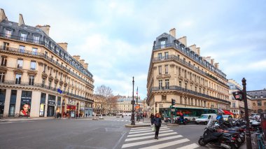 Paris, Fransa - 17.01.2019: Paris Sokakları, Fransa. Bina 