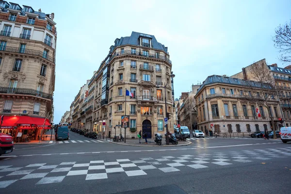 Paris, França - 17.01.2019: Ruas de Paris, França. edifícios — Fotografia de Stock