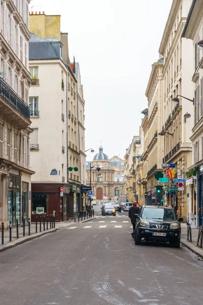 Paris, França - 20.01.2019: Ruas de Paris, França. edifícios — Fotografia de Stock