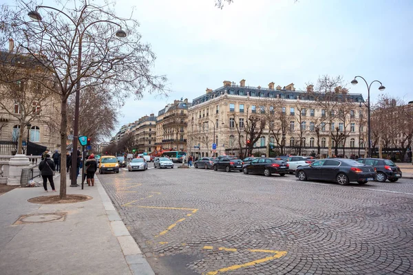 París, Francia - 15.01.2019: Avenue des Champs Elysees. Calles o — Foto de Stock