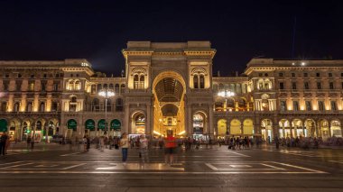 Milano, İtalya - 14.08.2018: Vittorio Emanuele Ii Gallery - Piazz