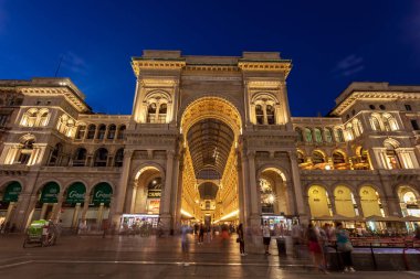 Milano, İtalya - 14.08.2018: Vittorio Emanuele Ii Gallery - Piazz
